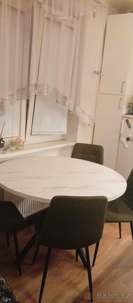 Jídelní stůl a židle - 2