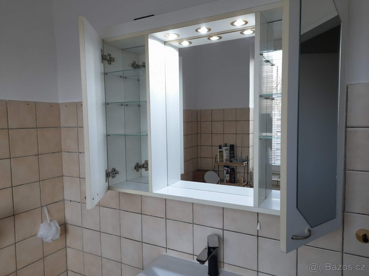 Koupelnová skříňka se zrcadlem - 2