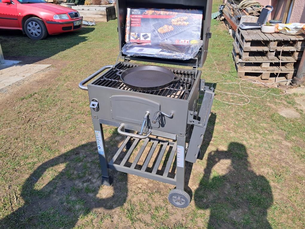 Prodám gril - párkrát použitý - 2