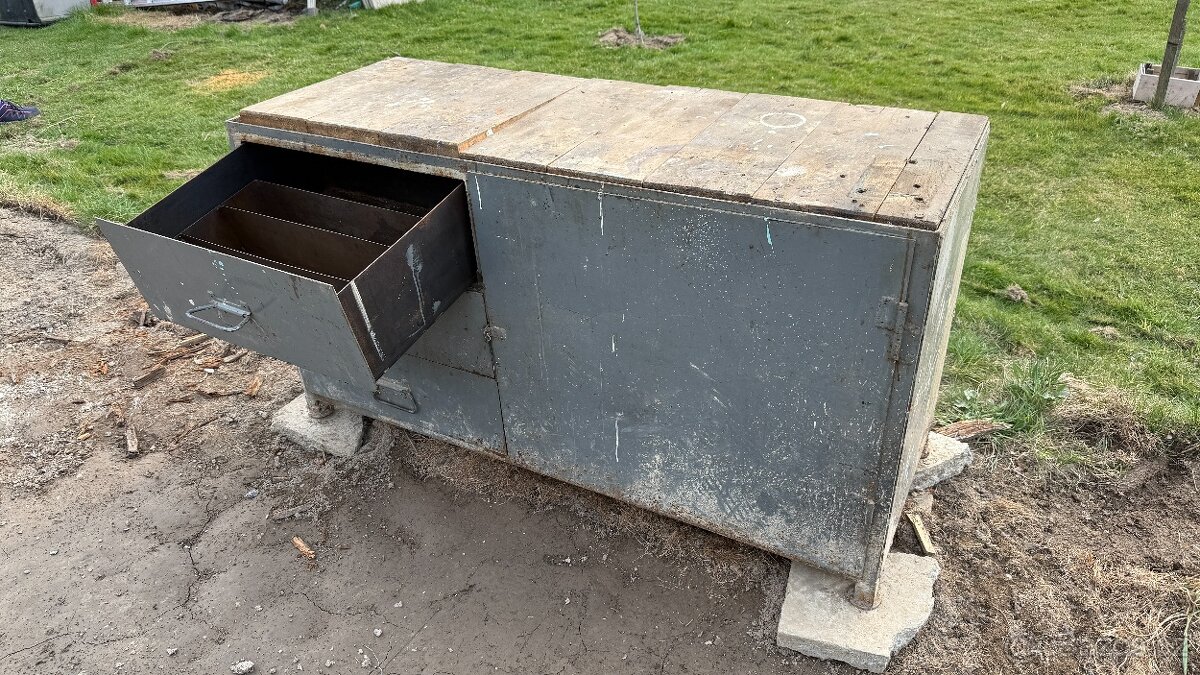 Dílenský pracovní stůl - ponk - 2