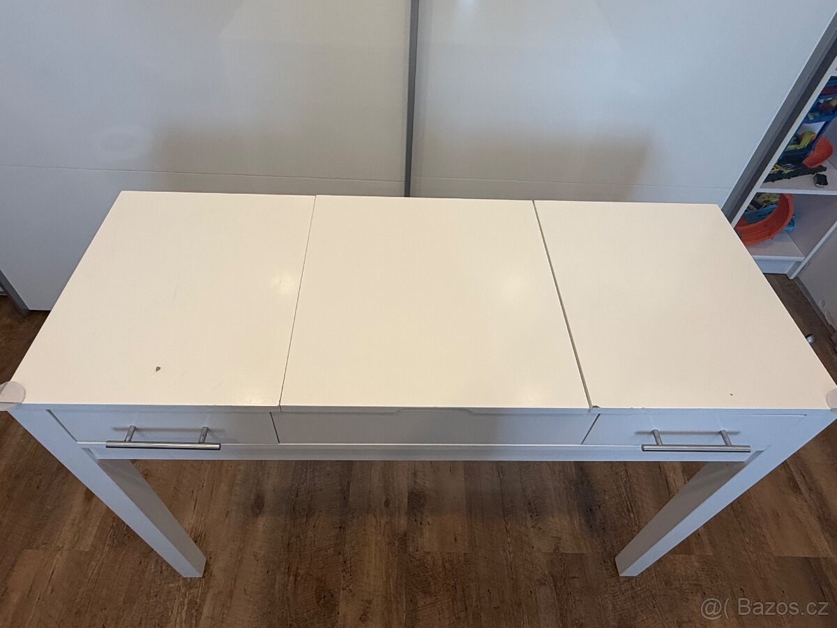 Kosmeticky stolek se zrcadlem - 2