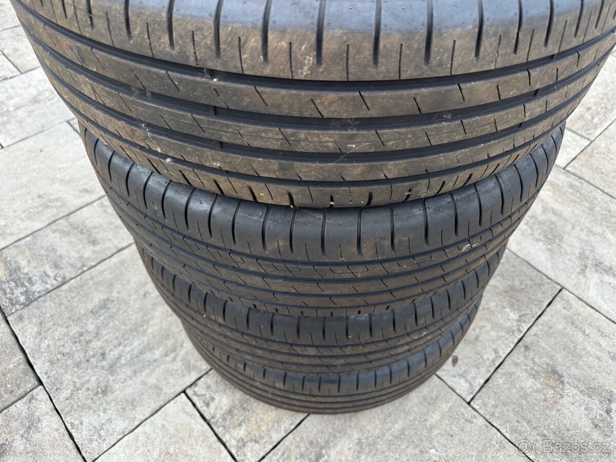 Letní sada pneumatik GoodYear 215/65/R17 99V - 2