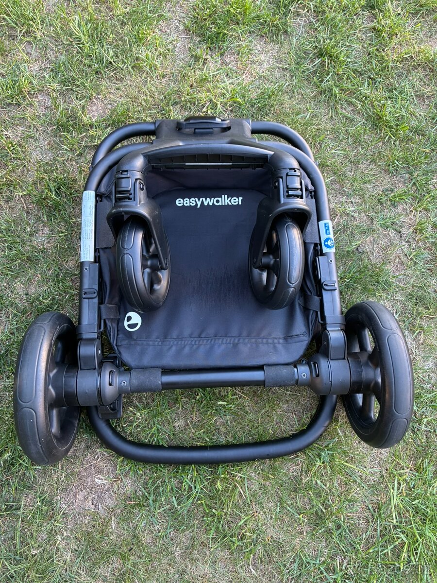 Kočárek Easywalker s bohatou výbavou - 2