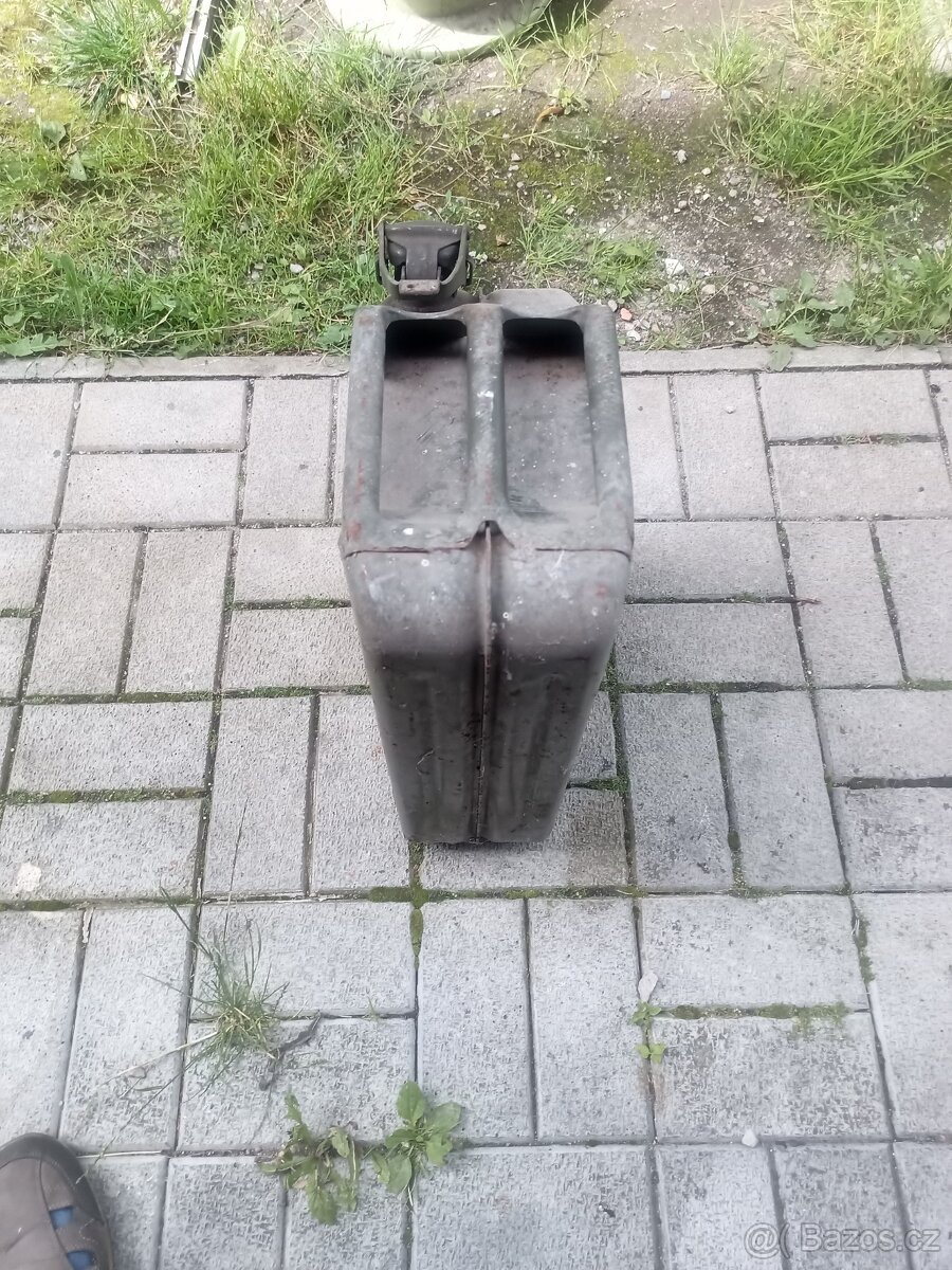 Kanystr vojenský plechový ČSSR z roku 1981 - 2