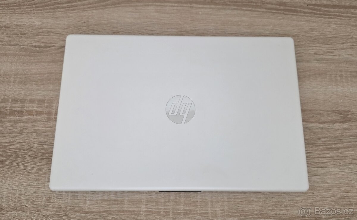 HP 15 (Ryzen 7 7730U, 16 GB RAM, 512 GB SSD) - 2