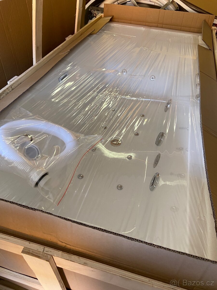 volně stojící - hydromasažní vana - 2