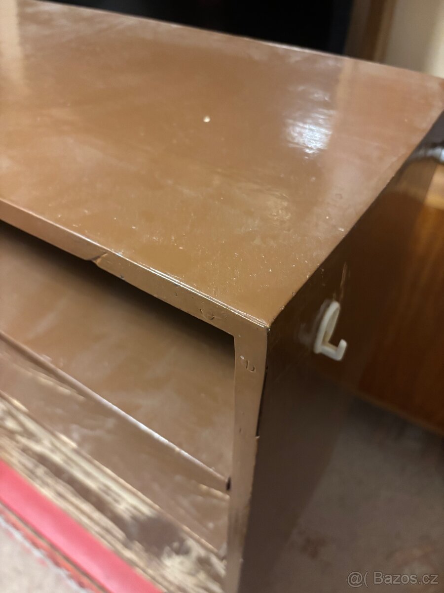 Botník / dřevěná skříňka - 2