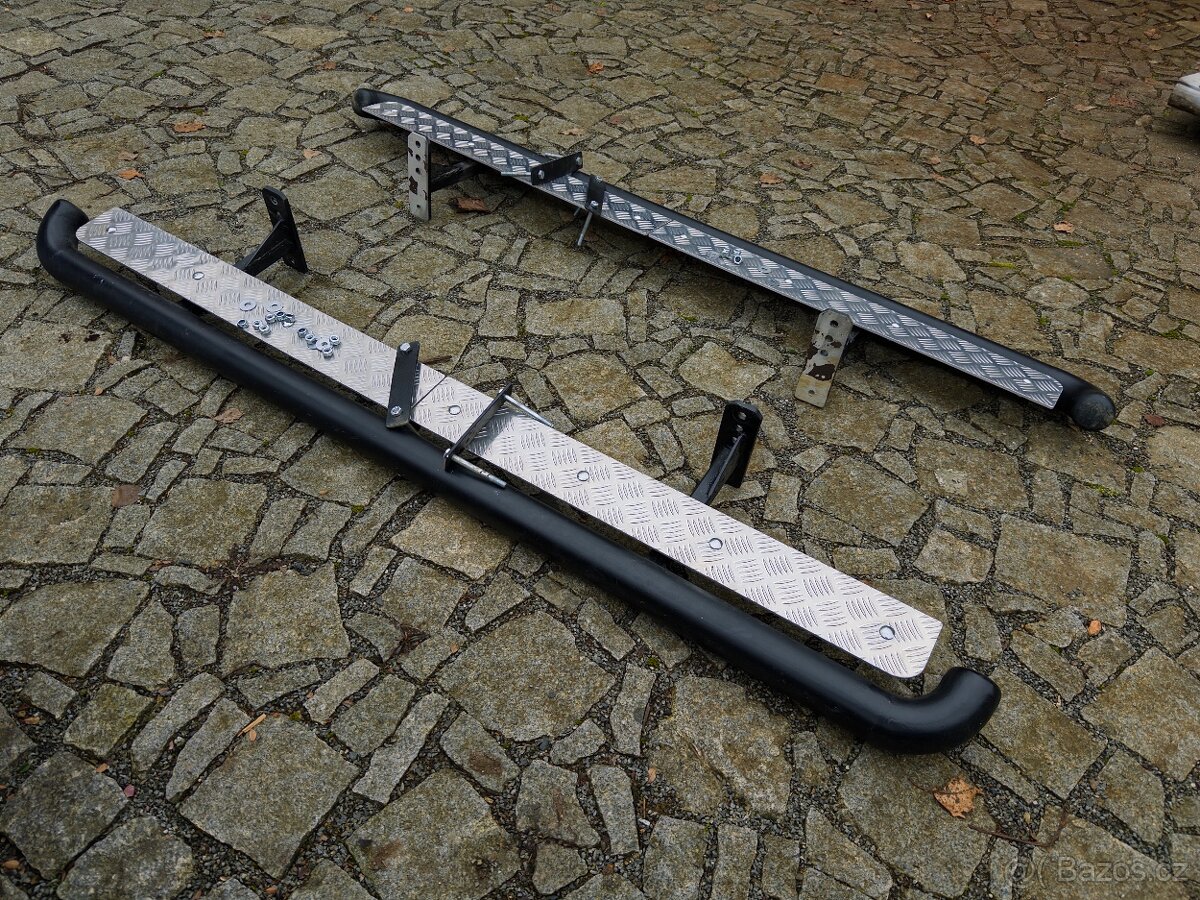 Nášlapy nissan d22 - 2