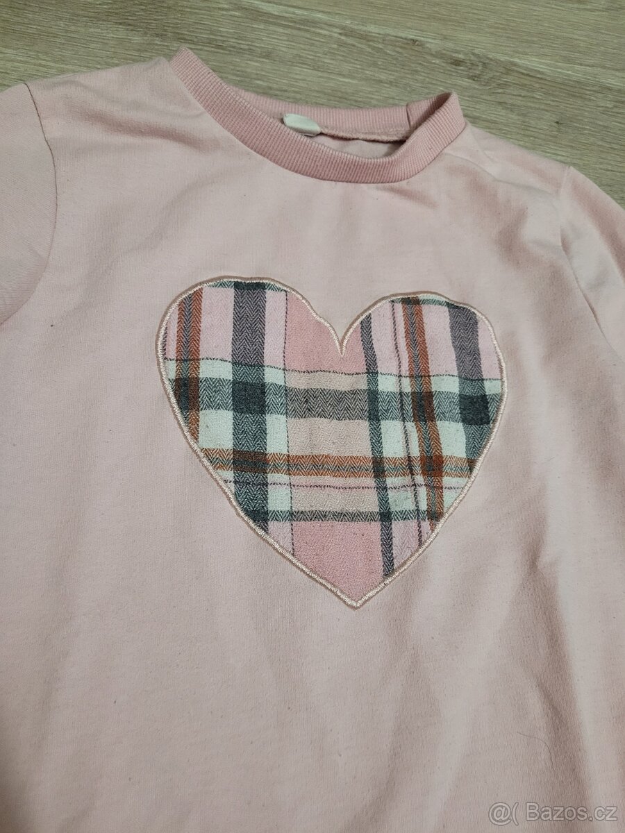 Pěkná mikina se srdíčkem vel.128/134 - 2