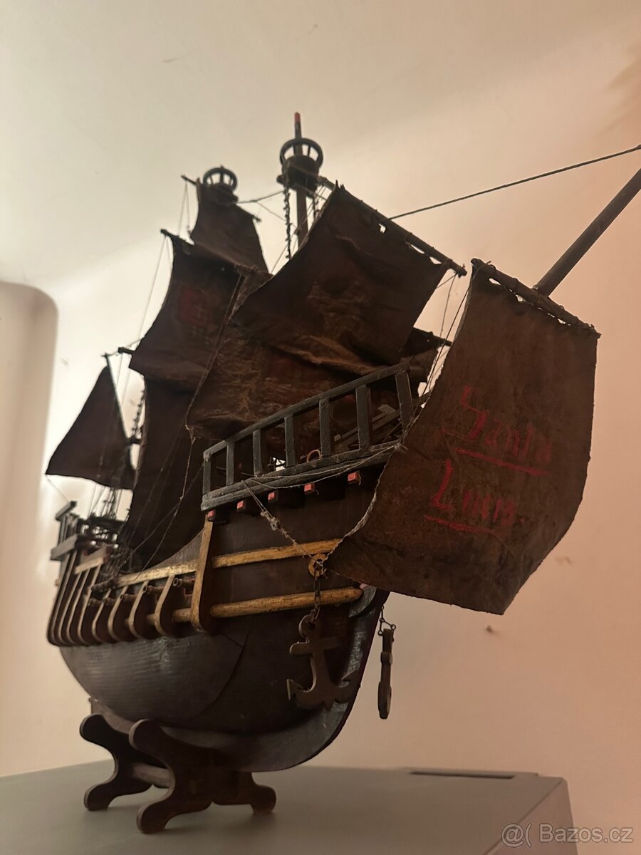 Dřevěná ručně dělaná loď - 2
