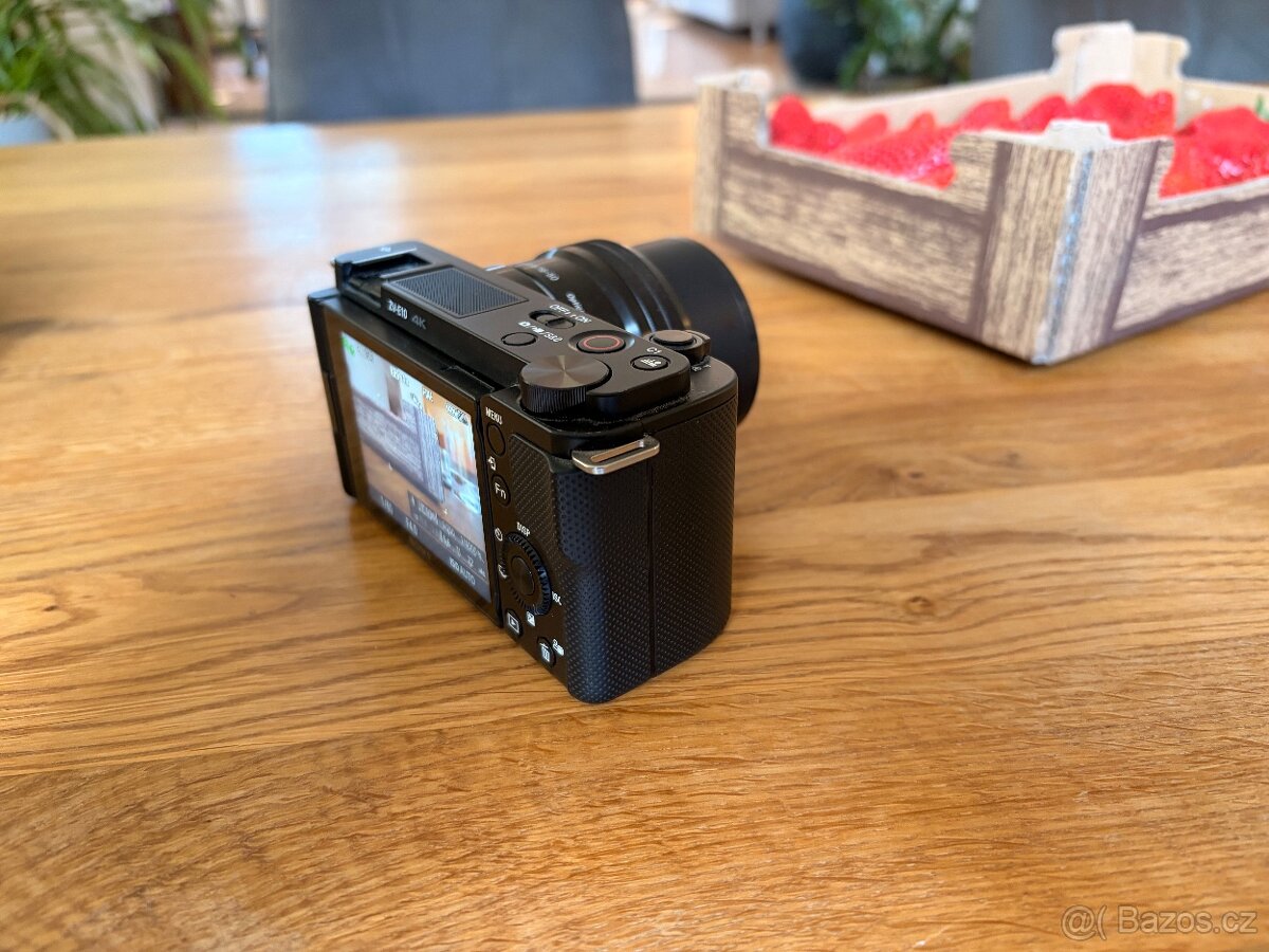 Sony ZV-E10 + 16-50 mm - 2