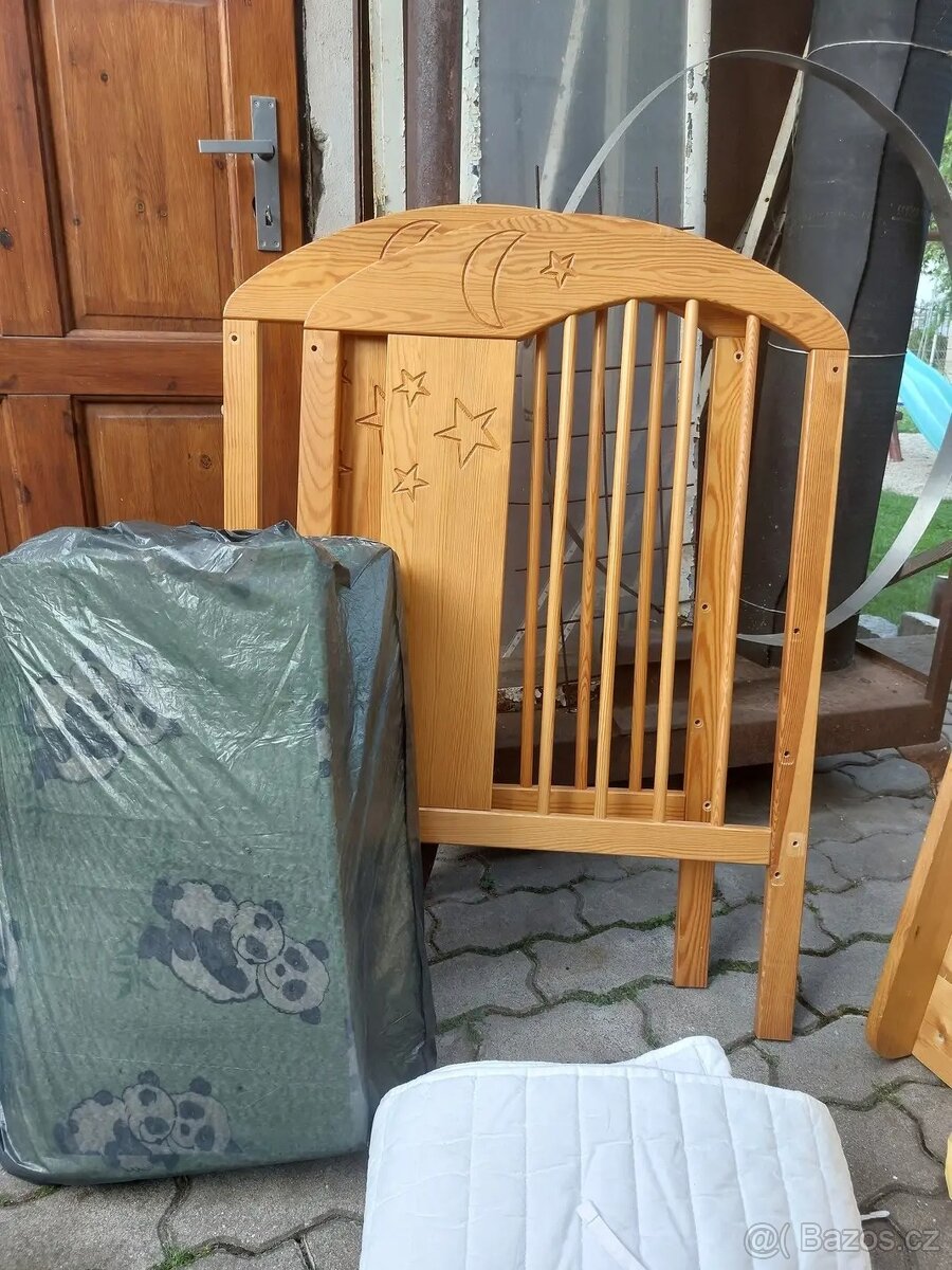 Postýlka včetně příslušenství - 2