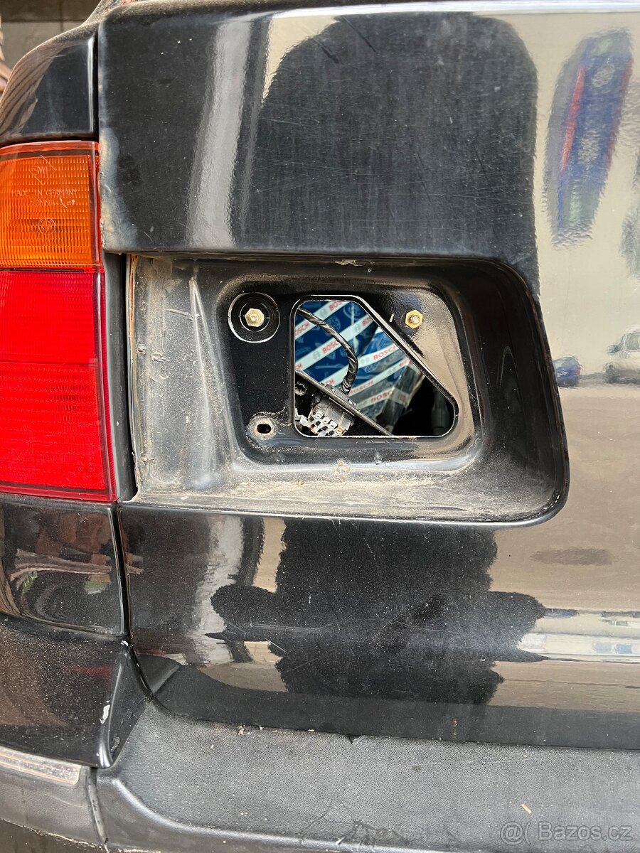 BMW E39 touring víko kufru - 2