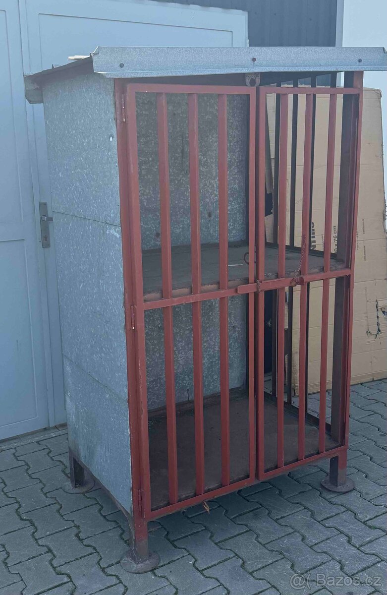 Uzamikatelná klec - 2