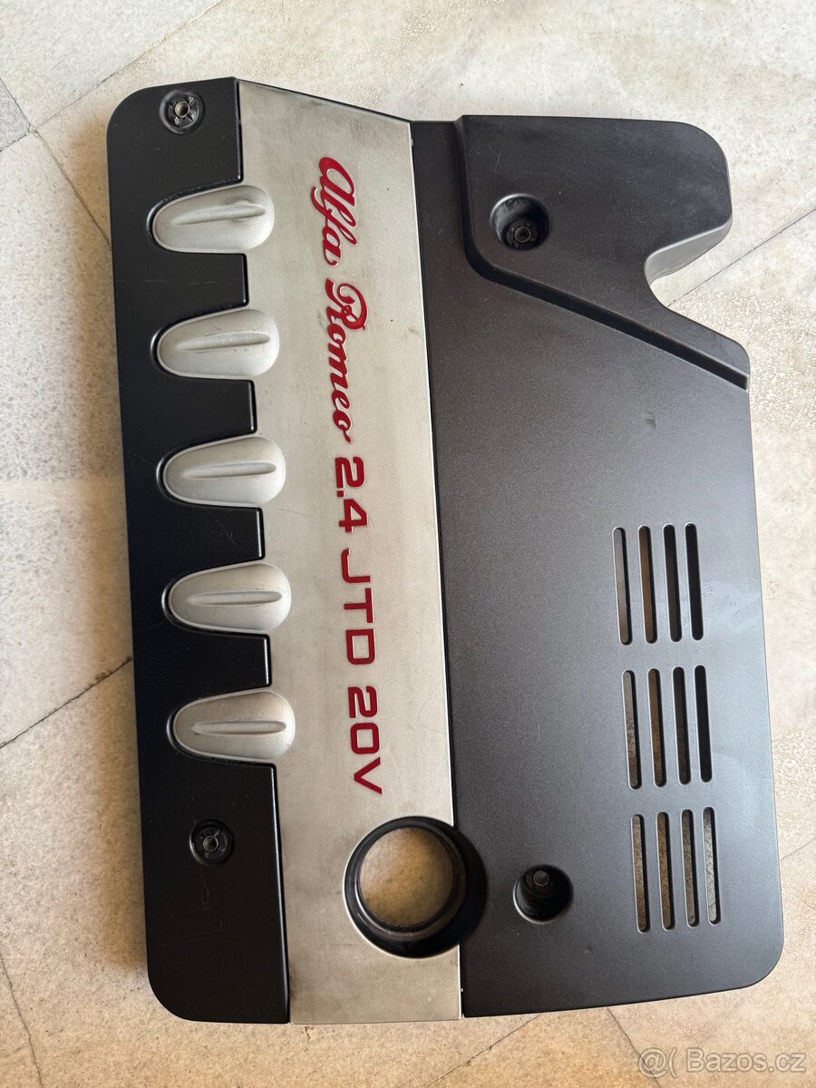 Alfa Romeo 166 kryt motoru - 2