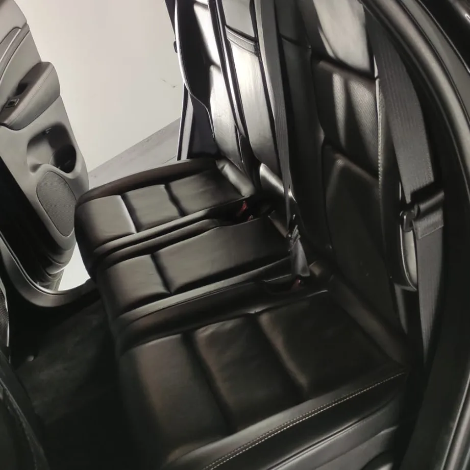 Jeep Grand Cherokee OVERLAND (5.7L V8 HEMI)