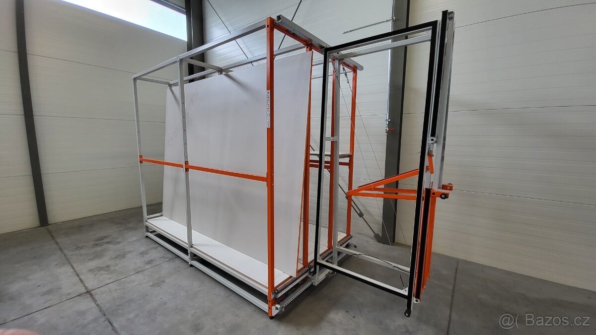 Sklad velkoplošného materiálu - 2