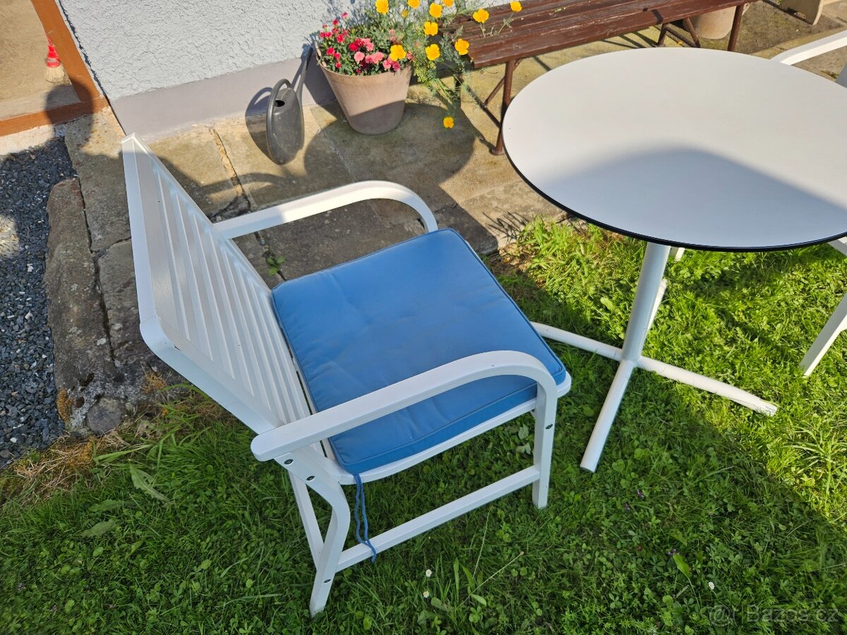 Zahradní nábytek bílá barva kulatý sůl + 2 židle - 2