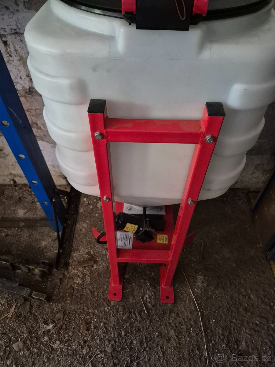 Rozmetadlo práškovač pro přísev meziplodin - 2