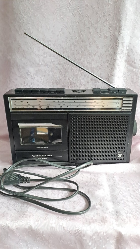 RETRO KAZEŤÁKY GRUNDIG a COLON - 2