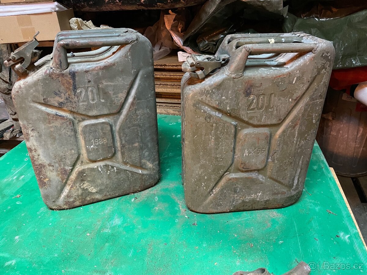 kovové kanystry 2kusy na 20l, retro - 2