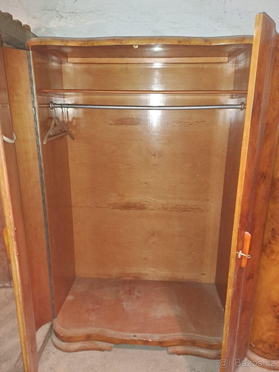 4 skříně z 50 až 60. let - 2