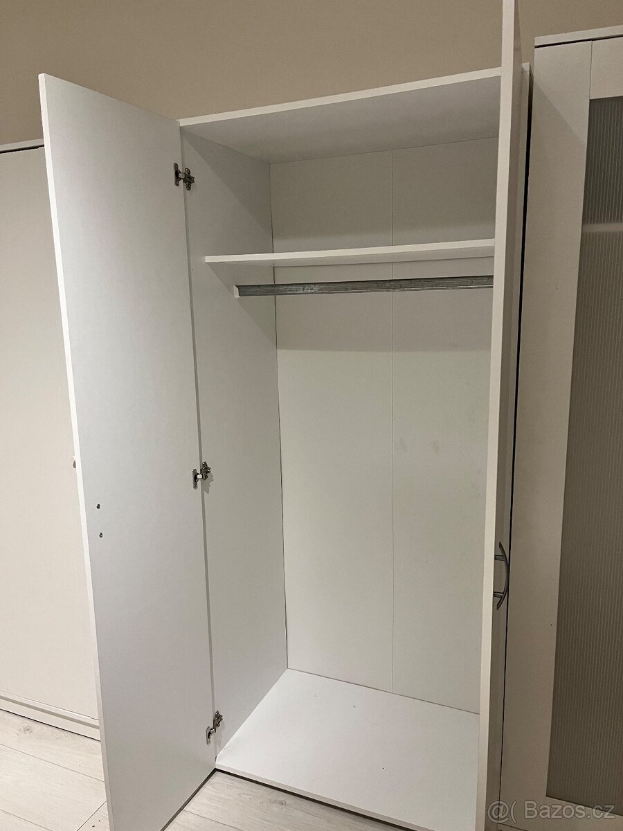 Šatní skřiň - 2