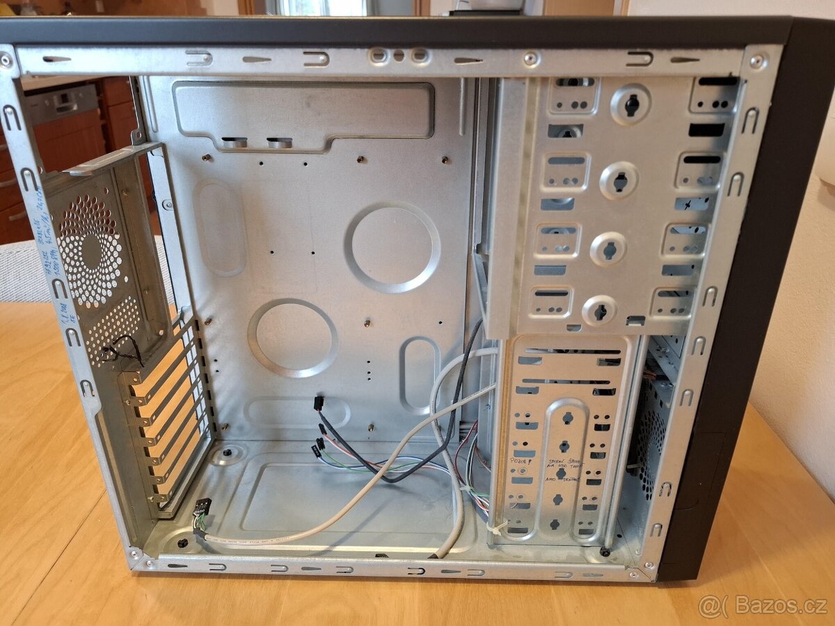 PC skříň mid-tower - tiché větráky, eSATA - 2