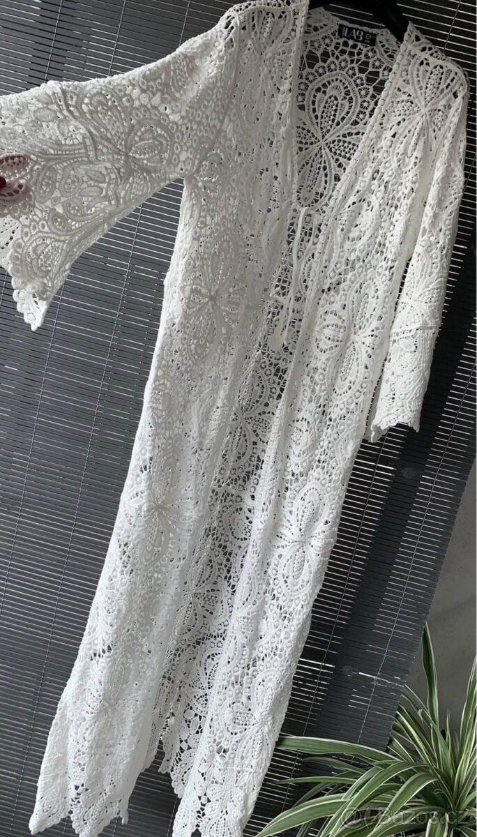 Bílý dámský pletený přehoz - 2