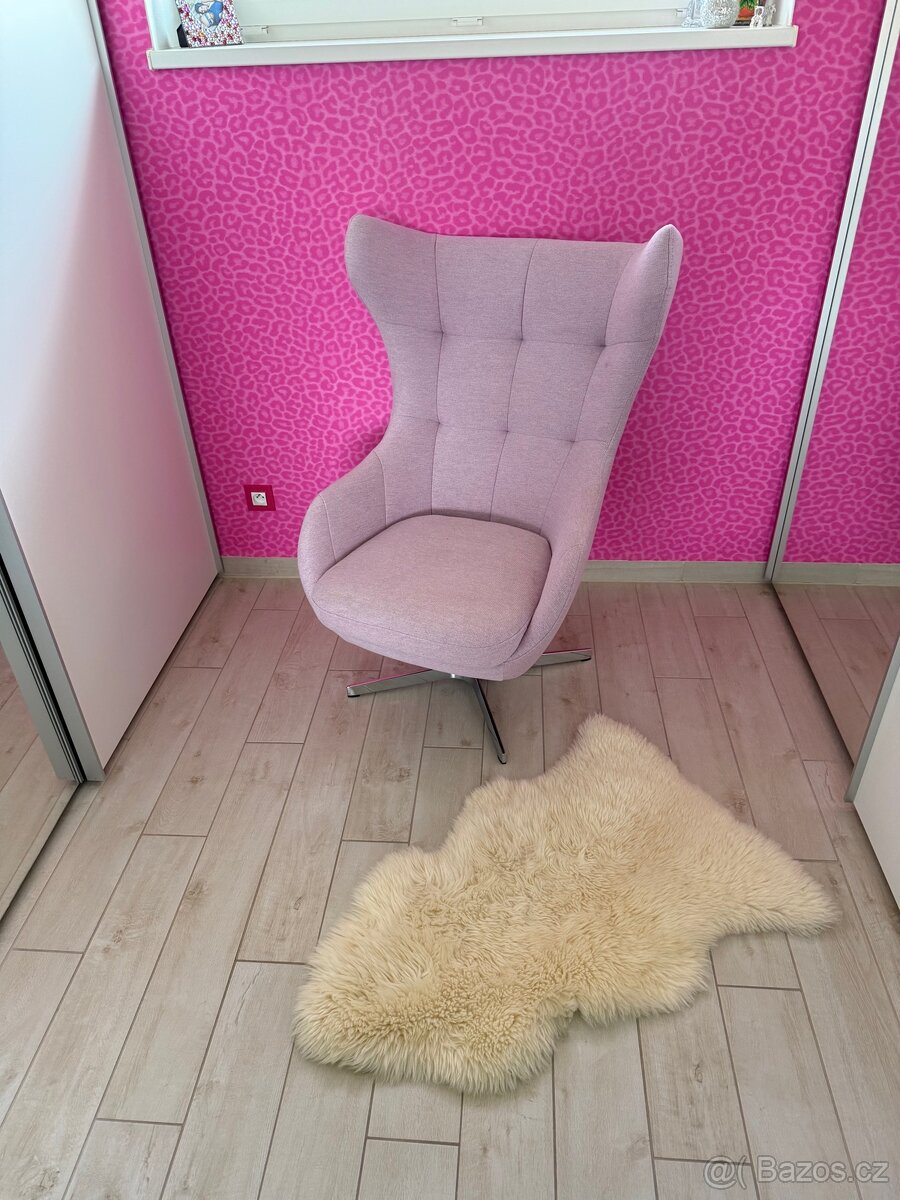 Fialové křeslo, ušák - 2