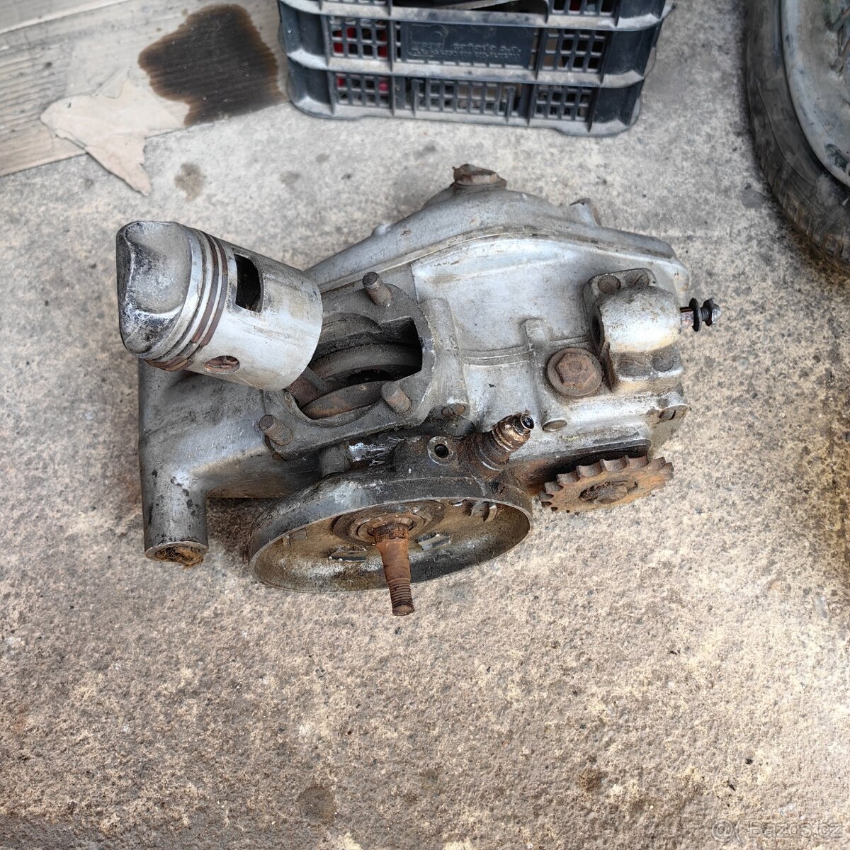 ČZ 175 předvalecna motor - 2