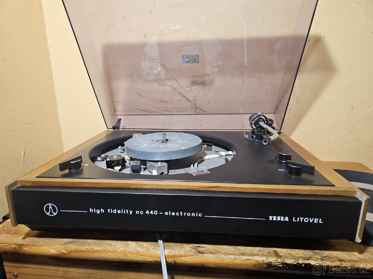 TESLA NC 440 HiFi gramofon na díly - 2