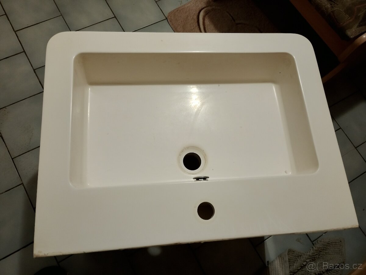 umyvadlo se skříňkama - 2