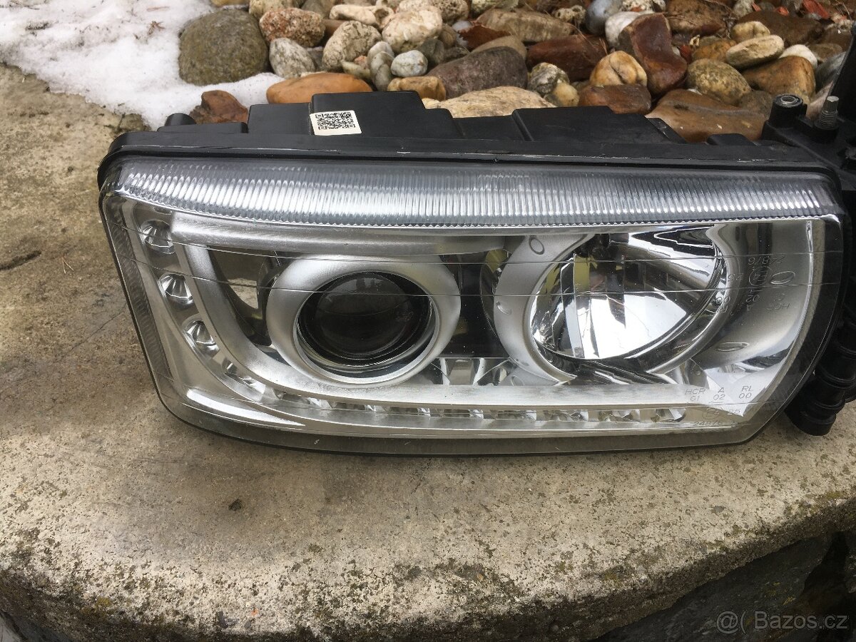 Iveco irisbus E6 přední pravy xenonový svetlomet - 2