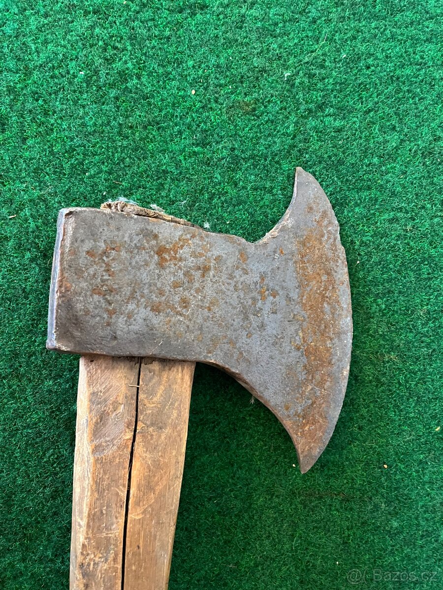 Starožitná sekera - 2