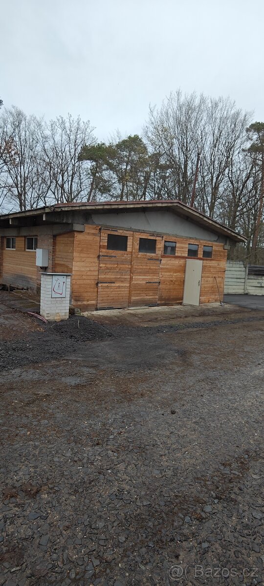Prodám halu + garáž na vlastním pozemku 107m2 - 2