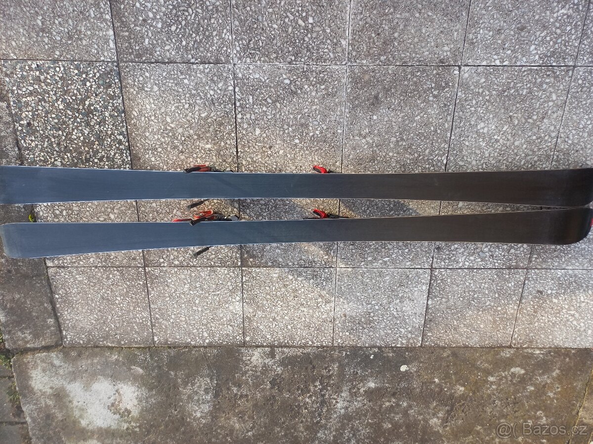 Použité carvingové lyže Atomic - 2