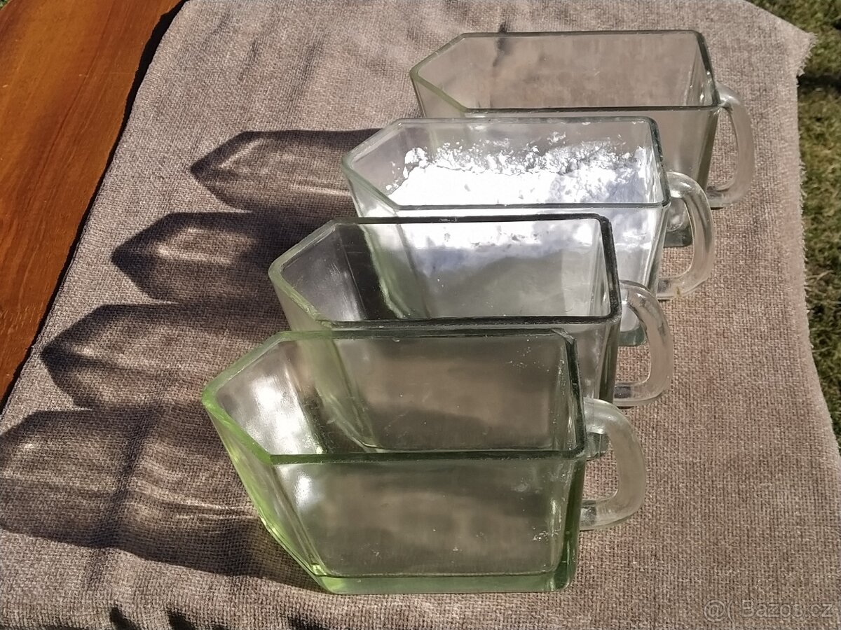 Prodám nepoškozené 4 skleněné obdélníkové nádoby s uchem - 2