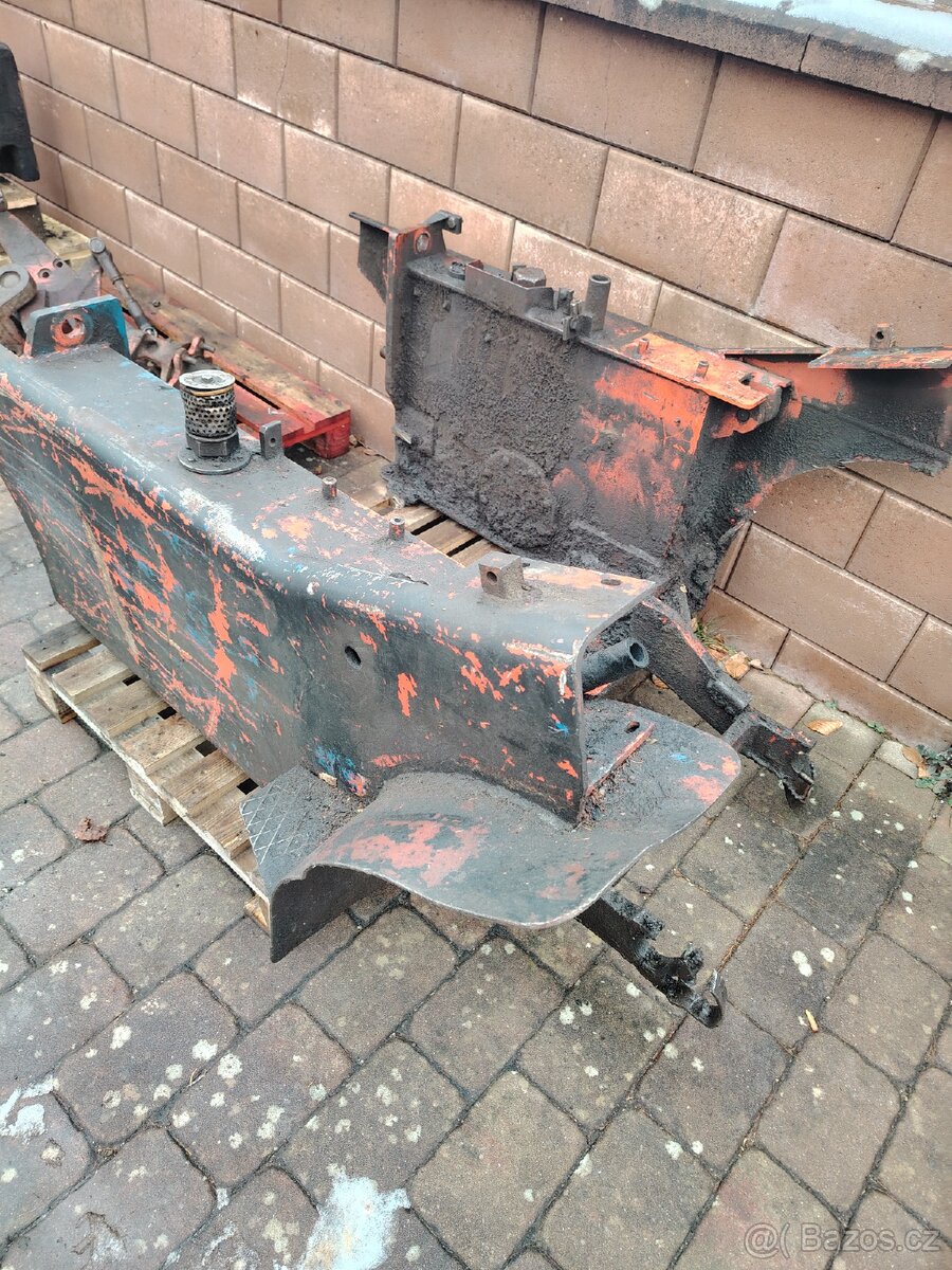 Rám včetně nádrží na Desta 3222 - 2