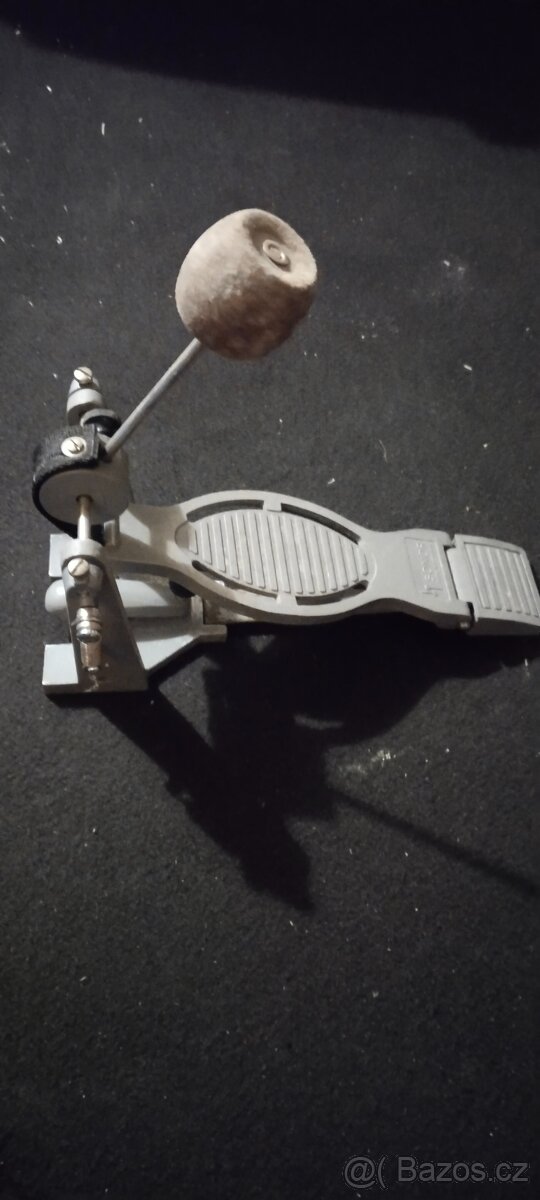 Sonor pedál k basovému bubnu. - 2