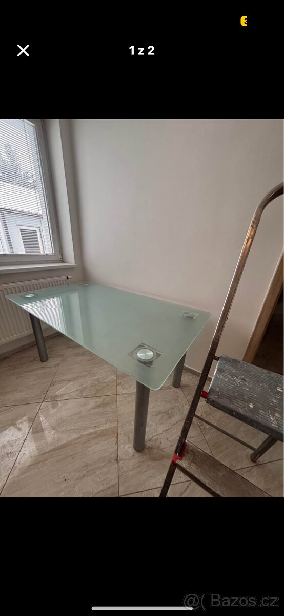 Skleněný jídelní stůl - 2