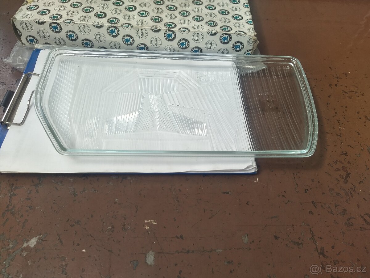 Sklo světlometu Š Favorit. - 2