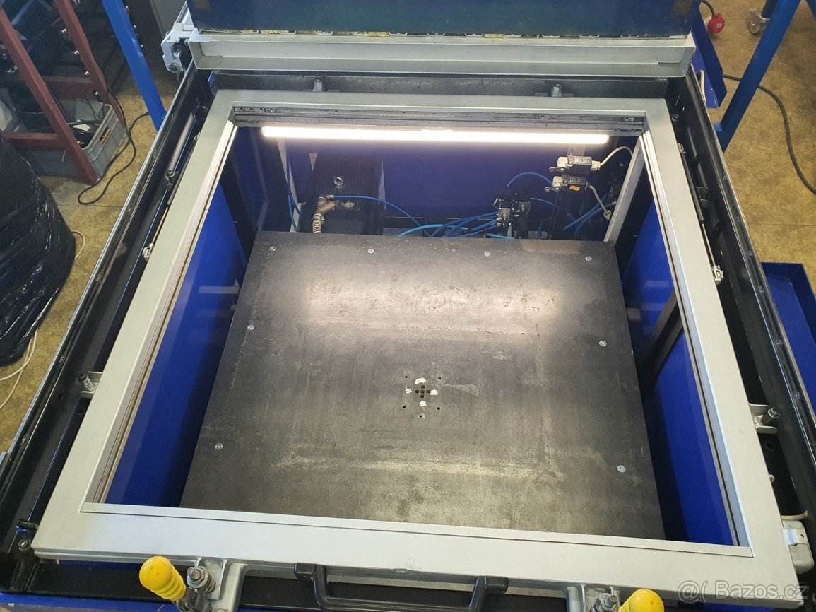 Vakuový tvářecí lis - 2