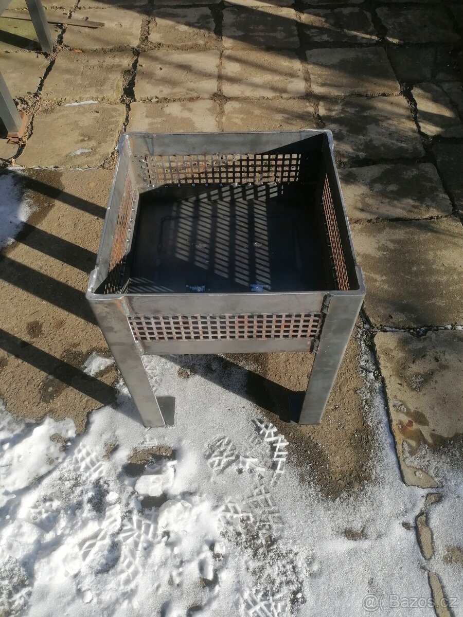 Ohniště, grill. - 2