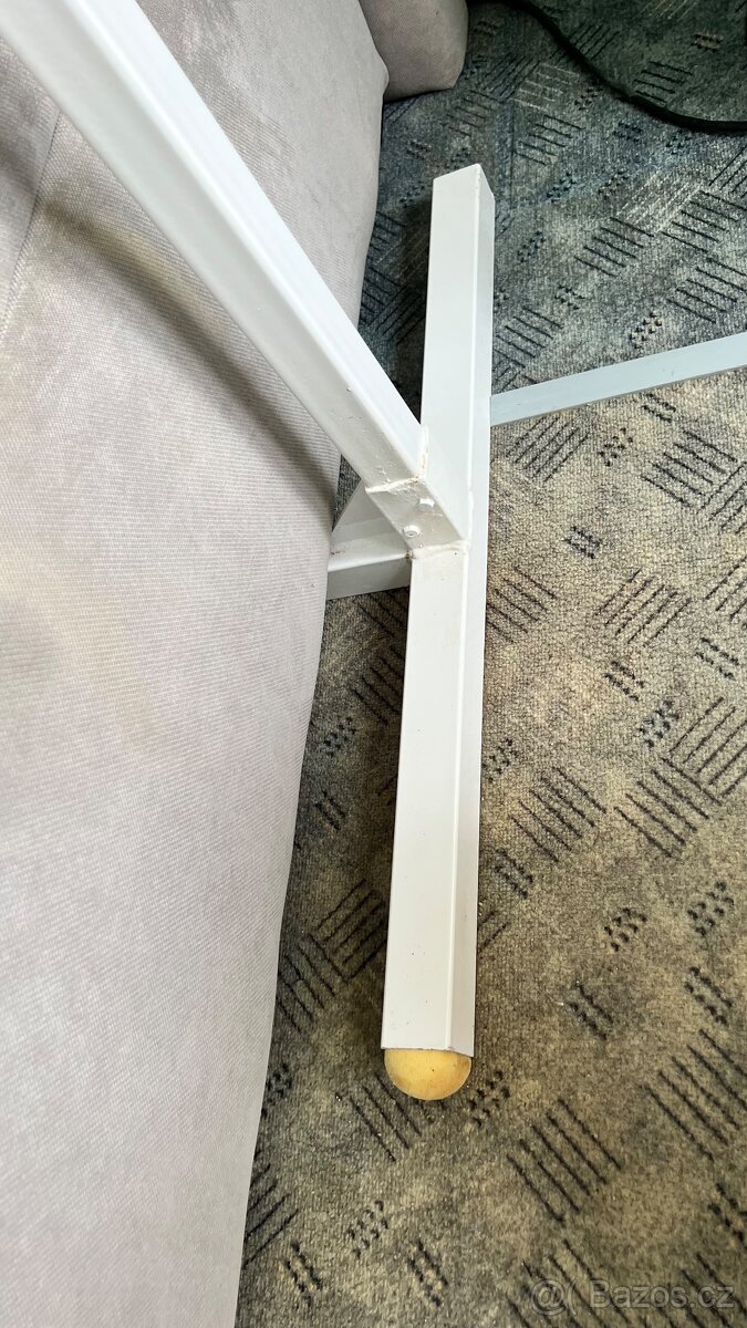 Hrazda k posteli - 2