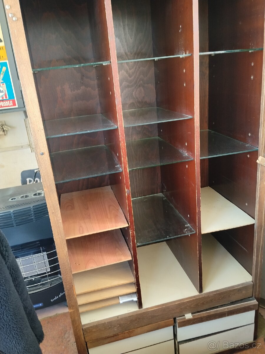 Prodej regálů - 2