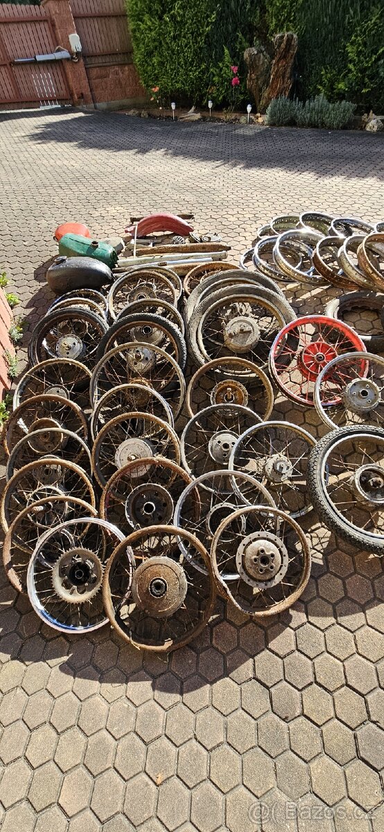 Kola nádrž výfuk blatník Jawa ČZ - 2