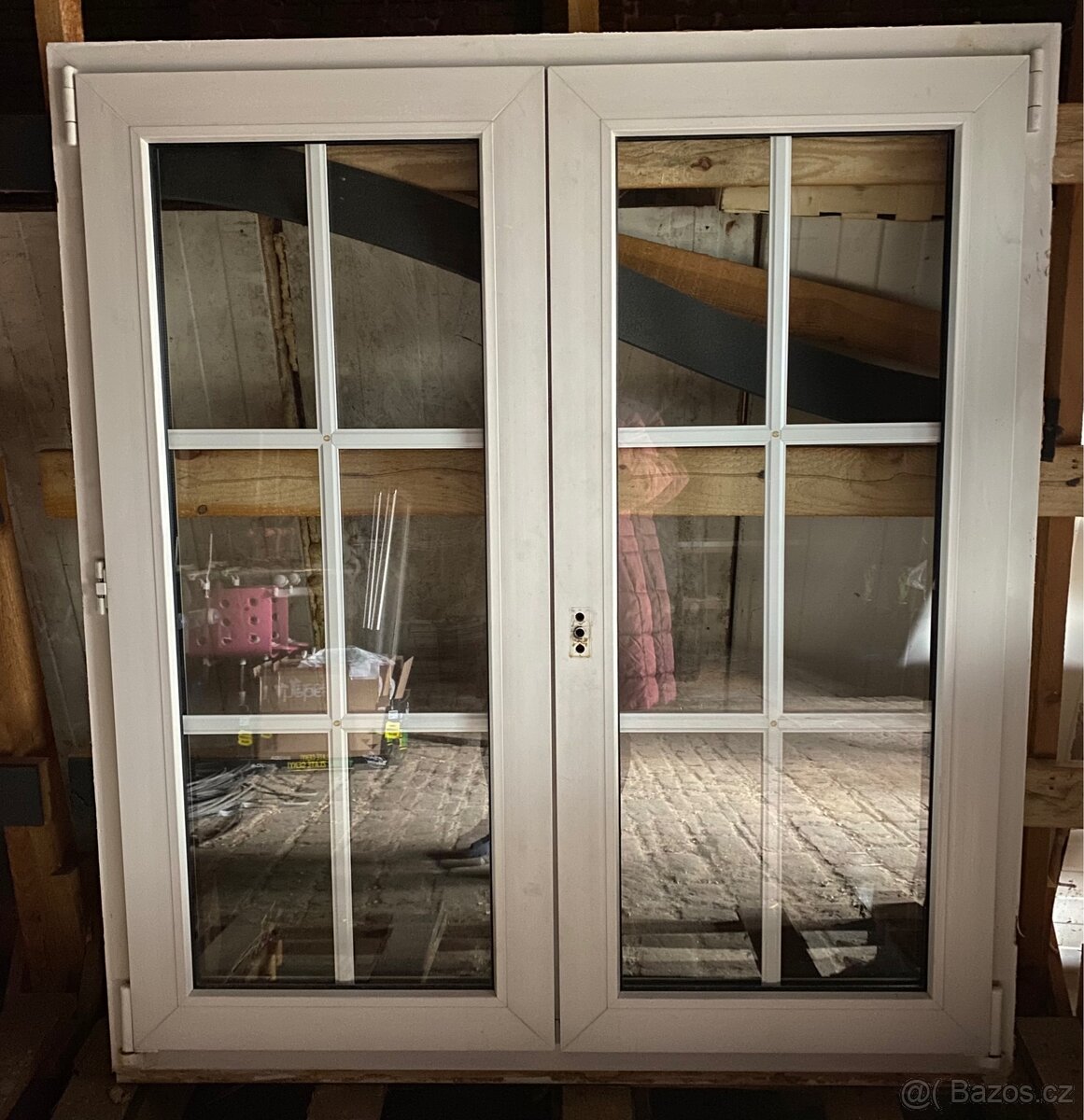 Plastové okno s mřížkou 124x133 cm - 2