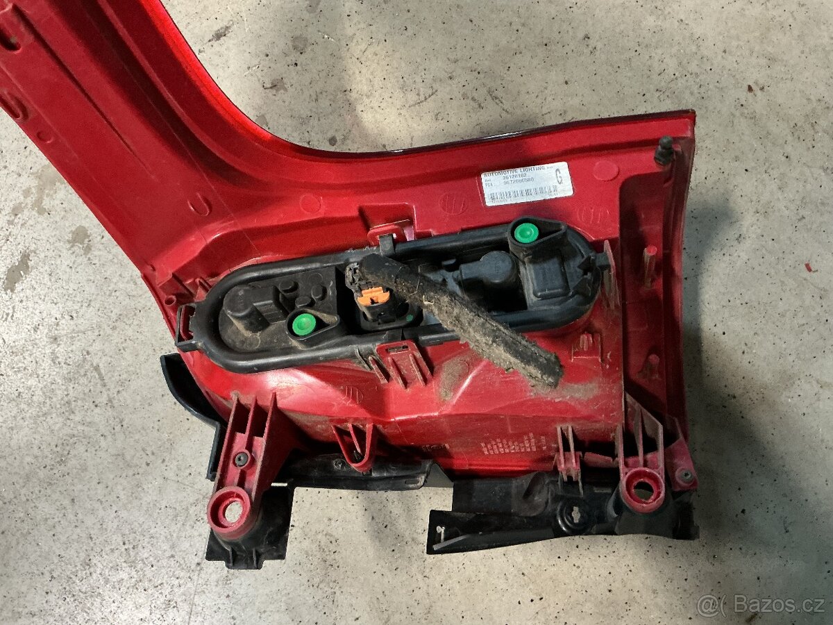 Peugeot 5008 - zadní světla. - 2