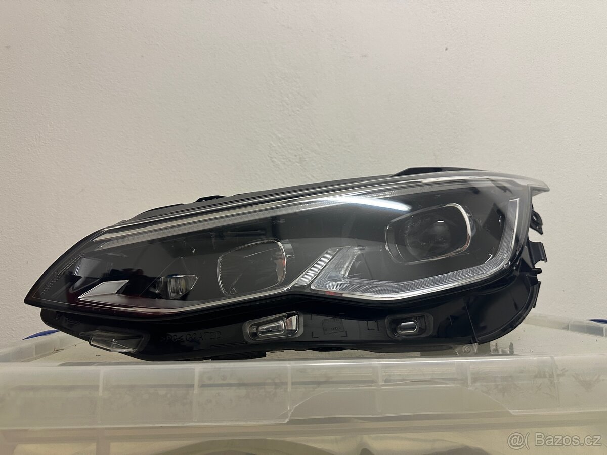 VW Golf 8 full led světlo - 2